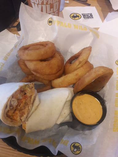 Chicken Wings Restaurant «Buffalo Wild Wings», reviews and photos, 202 E Harcourt Rd, Angola, IN 46703, USA