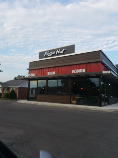 Pizza Restaurant «Pizza Hut», reviews and photos, 1112 S Huntington St, Syracuse, IN 46567, USA