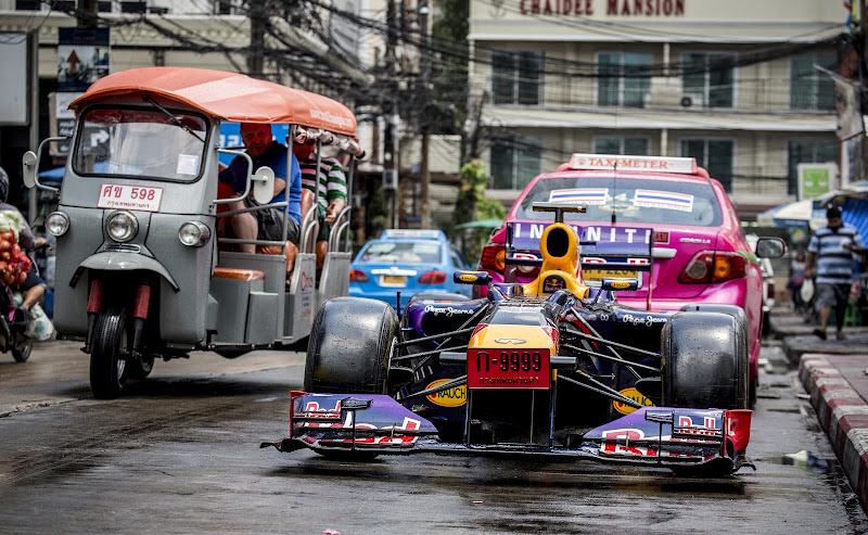 Red_Bull_Show_Car_in_Bangkok_Thailand_1_28apr2013.jpg