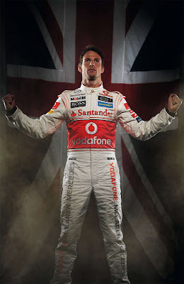 Дженсон Баттон на фоне британского флага - фотосессия из журнала F1 Racing за декабрь 2011