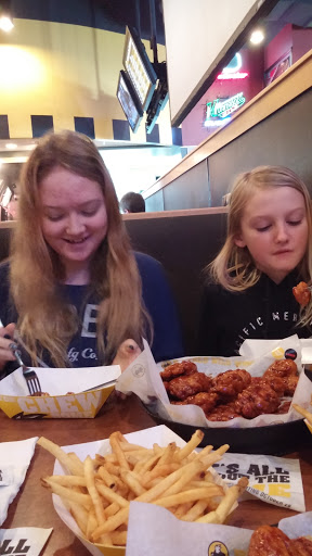 Chicken Wings Restaurant «Buffalo Wild Wings», reviews and photos, 1040 MN-15, Hutchinson, MN 55350, USA