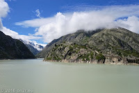 Grimselpaß, Nordrampe. Direkt nach der Scheitelhöhe.
Blick hinein in den fjordähnlichen Grimselsee und auf den Felssporn mit dem Hotel Grimsel Hospiz.