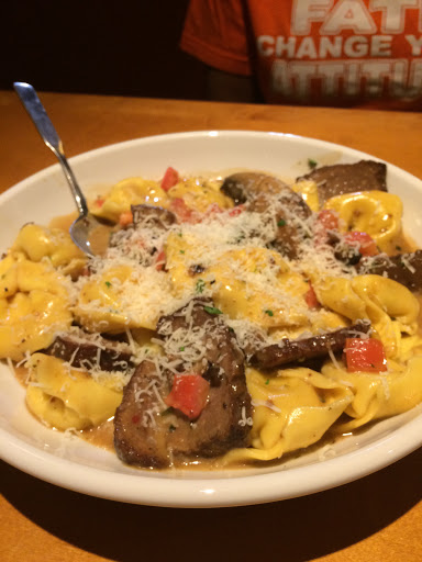 Italian Restaurant «Olive Garden», reviews and photos, 210 Lincoln Square, Arlington, TX 76011, USA