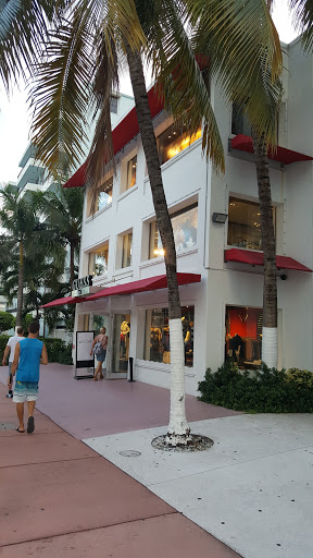 Clothing Store «GUESS», reviews and photos, 736 Collins Ave, Miami Beach, FL 33139, USA