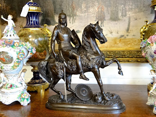 Антикварная бронзовая скульптура. ок.1900 г. Бронза, патина. Высота 30 см. Антикварная бронзовая скульптура. ок.1900 г. Бронза, патина. Высота 30 см.