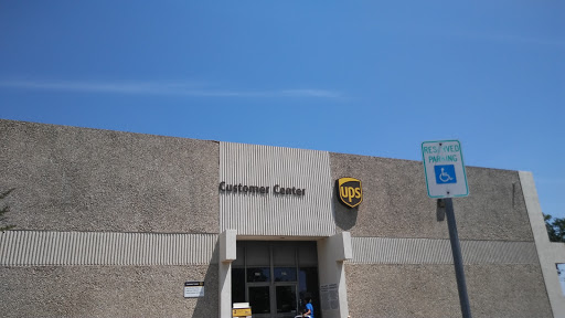 Shipping and Mailing Service «UPS Customer Center», reviews and photos, 379 Exchange Dr, Arlington, TX 76011, USA