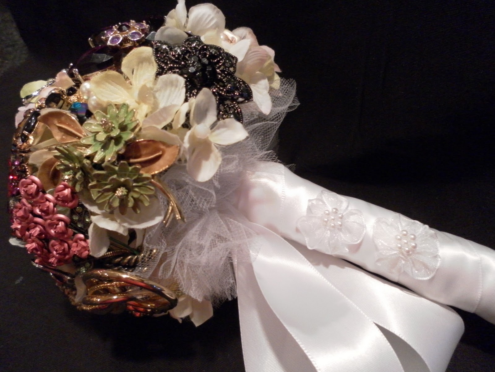 Tags: bridal bouquets, brooch