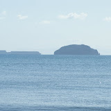 Eilandje voor de kust. Eilandje voor de kust.
