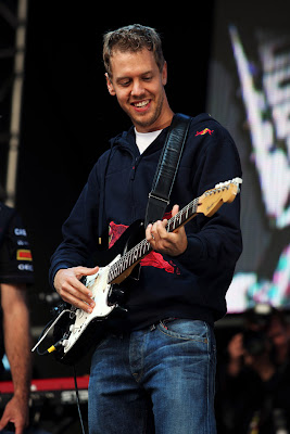 Себастьян Феттель на послегоночном концерте Гран-при Великобритании 2011
