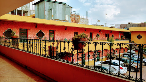 Hotel Monte Calvario, Benigno Romo 51, Centro, 47000 San Juan de los Lagos, Jal., México, Aparcamiento | JAL