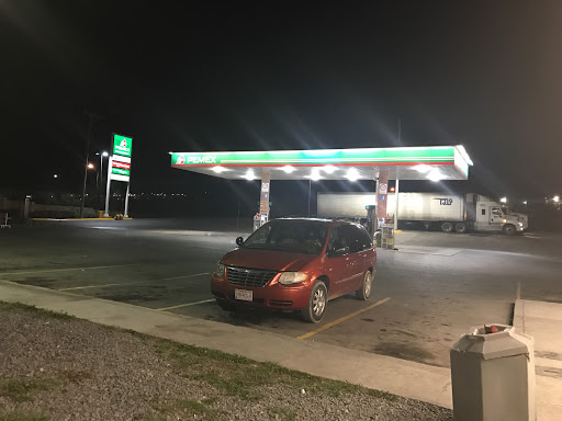 Gasolinera, Carr. Monterrey - Saltillo 11261, Sin Nombre de Col 9, Cd Santa Catarina, N.L., México, Gasolinera | NL