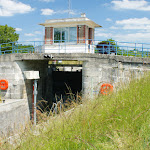 DSC05862.JPG - 10.06.2015.  Canal latéral à l'Aisne; Celles; schody śluzowe dwukomorowe; wrota dzielace komory;