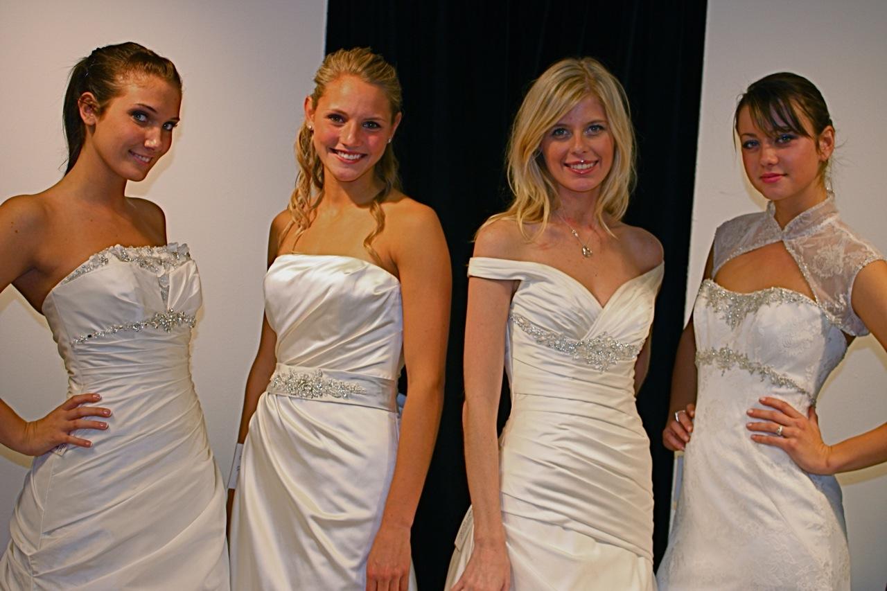 From Left to Right: Style 7261