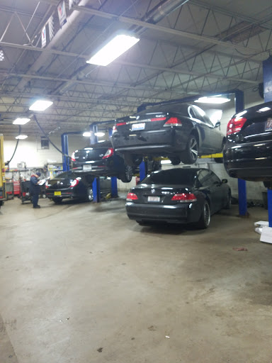 Auto Body Shop «Golf Mill Auto Center», reviews and photos, 1964 Mannheim Rd, Des Plaines, IL 60018, USA