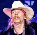 Axl Rose – vocais, piano, teclados