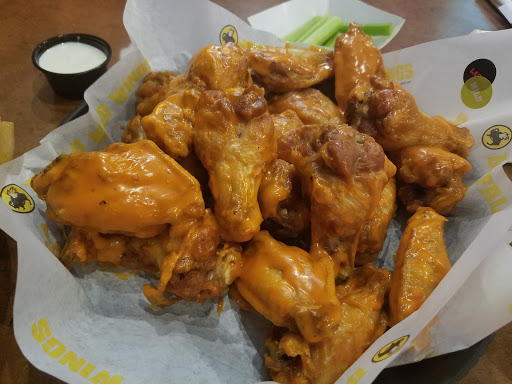 Chicken Wings Restaurant «Buffalo Wild Wings», reviews and photos, 110 S Hampton Pl, Clarksville, TN 37040, USA