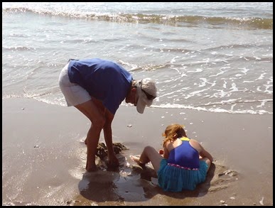 04h - beach - Grandmom and Samantha clam digging