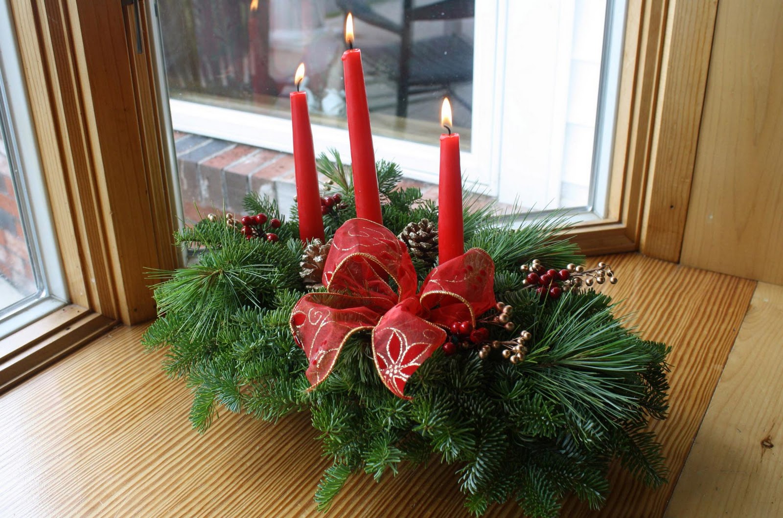 Poinsettia 3-candle Fresh-cut Maine Balsam Centerpiece