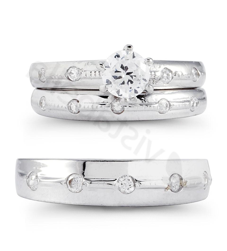 This wedding ring set features