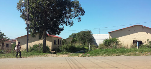 APRIL 2, 2015 Derelict houses in NU13 which are causing a problem for residents PICTURE ZISANDA NKONKOBE ©DAILY DISPATCH