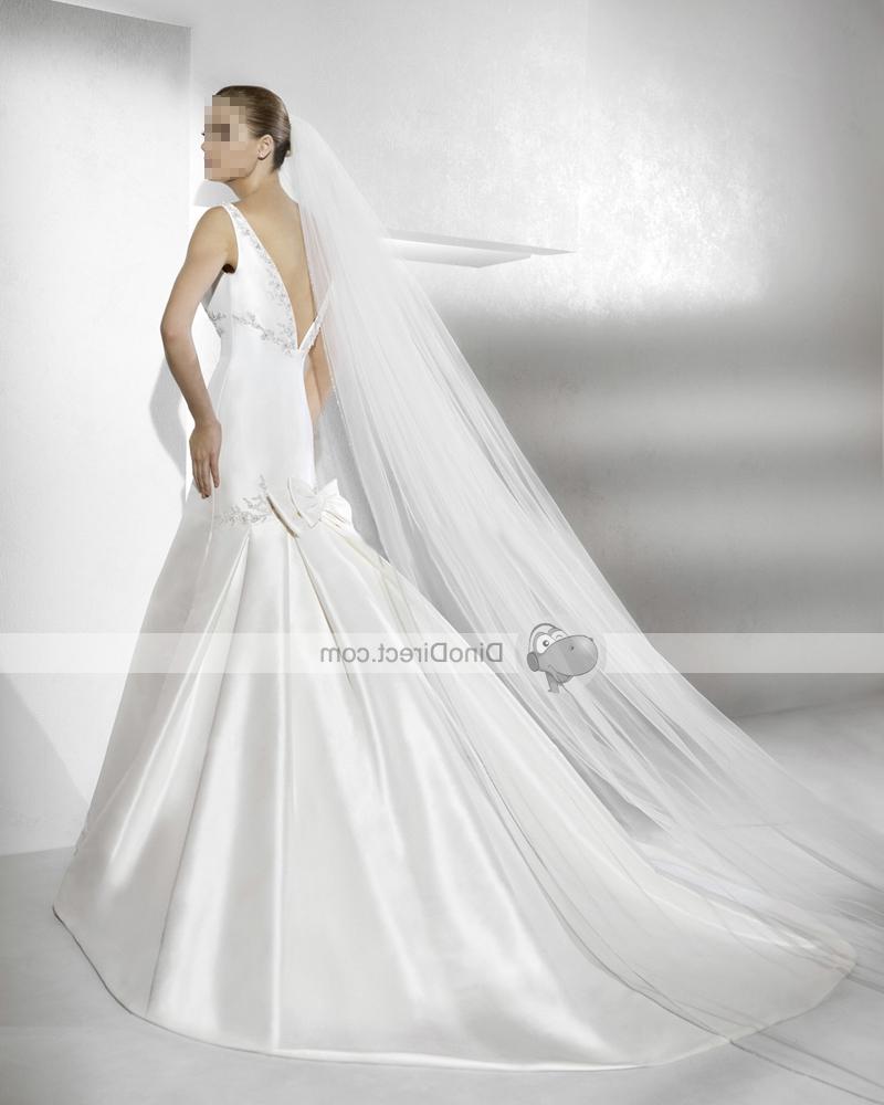 Unique back design bridal mermaid wedding dress has an easy fit and good