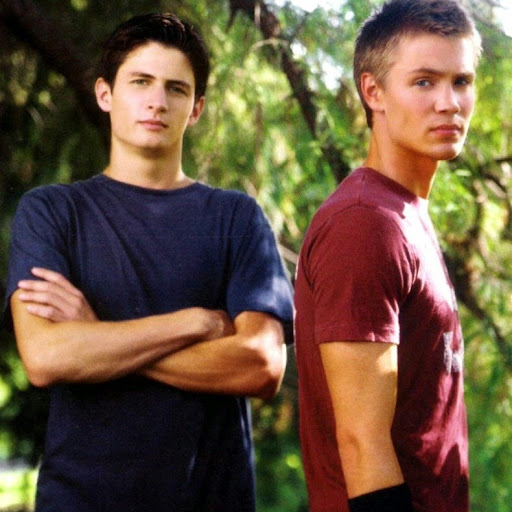 15 23 Pareil Plein D Autre Foto De Chad Michael Murray Et De James