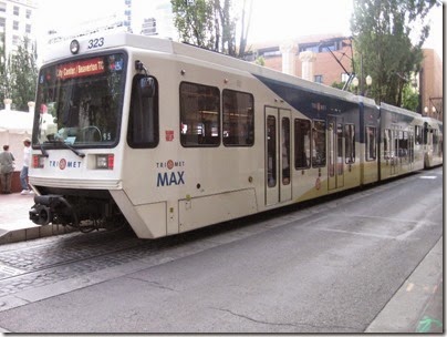 IMG_8590 TriMet MAX Type 3 Siemens SD660 LRV #323 in Portland, Oregon on August 19, 2007