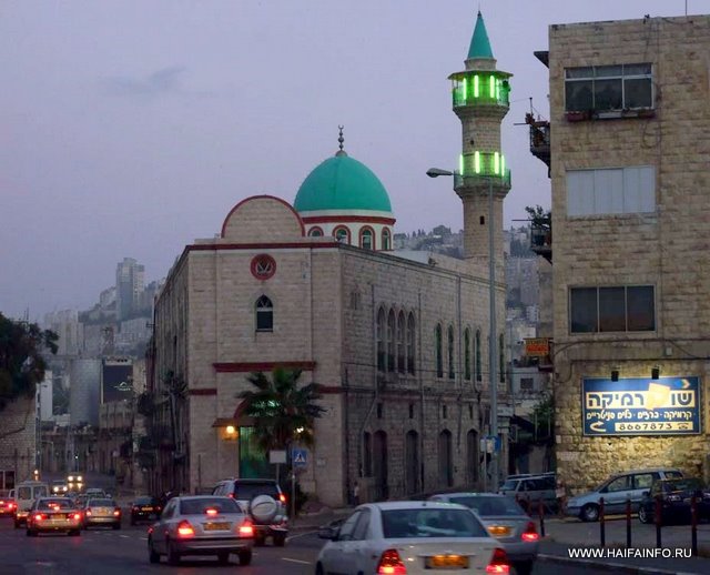 ADSCF4039  Haifa  Al  Istiklal Mosque.jpg