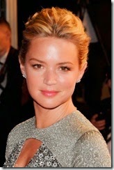 actress-virginie-efira-wearing-montblanc-premiere-rencontre-earrings-and-4810-full-pave-bracelet-and-ring_close_small.jpg