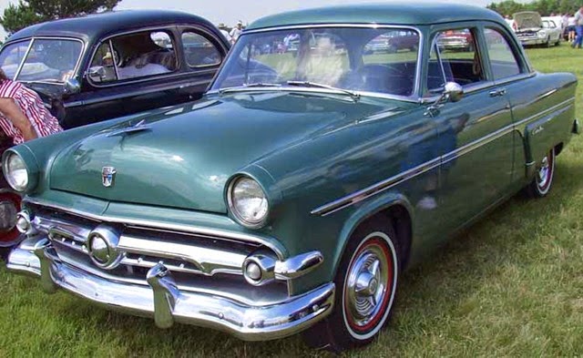 [1954FordFairlaneSedan3.jpg]