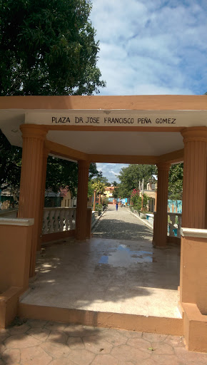 Plaza Jose Francisco Peña Gomez