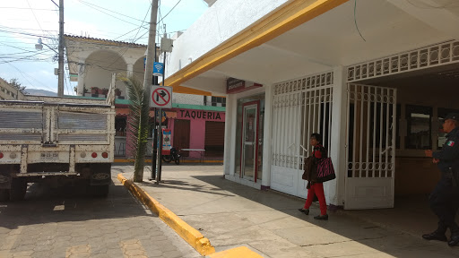 Cajero Banorte, Morelos Esquina Genaro Vasquez S/N, Santa Cruz Xoxocotlan, Santa Cruz Xoxocotlán, 71230 Oax., México, Cajeros automáticos | OAX