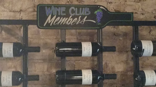 Wine Bar «Wine-Nutz», reviews and photos, 208 W 2nd St, Muscatine, IA 52761, USA