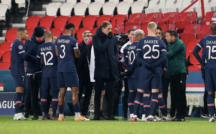 Head Coach Thomas Tuchel of Paris Saint Germain talks with his players during the confusion following an alleged incident between Istanbul Basaksehir assistant manager Pierre Achille Webo and the 4th official during the UEFA Champions League Group H stage match between Paris Saint-Germain and Istanbul Basaksehir at Parc des Princes on December 8, 2020 in Paris, France.