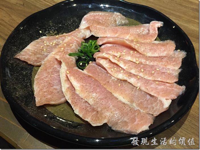 台北南港-乾杯燒烤。豬頰肉，NT100。