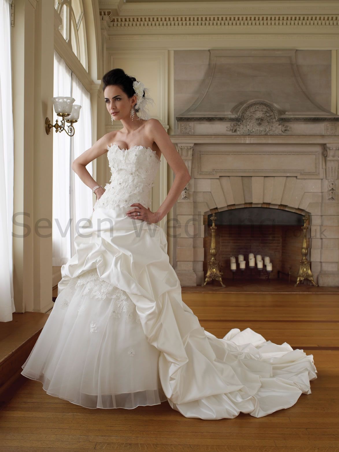 Sweetheart Neckline Embroidered Cut-out Organza Bodice Wedding Dress