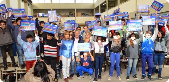 Juan Pablo de Jesús entrega netbooks de conectar igualdad en Escuela Técnica 2 de Villa Clelia 