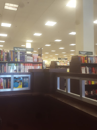 Book Store «Barnes & Noble», reviews and photos, 6825 Camino Arroyo, Gilroy, CA 95020, USA