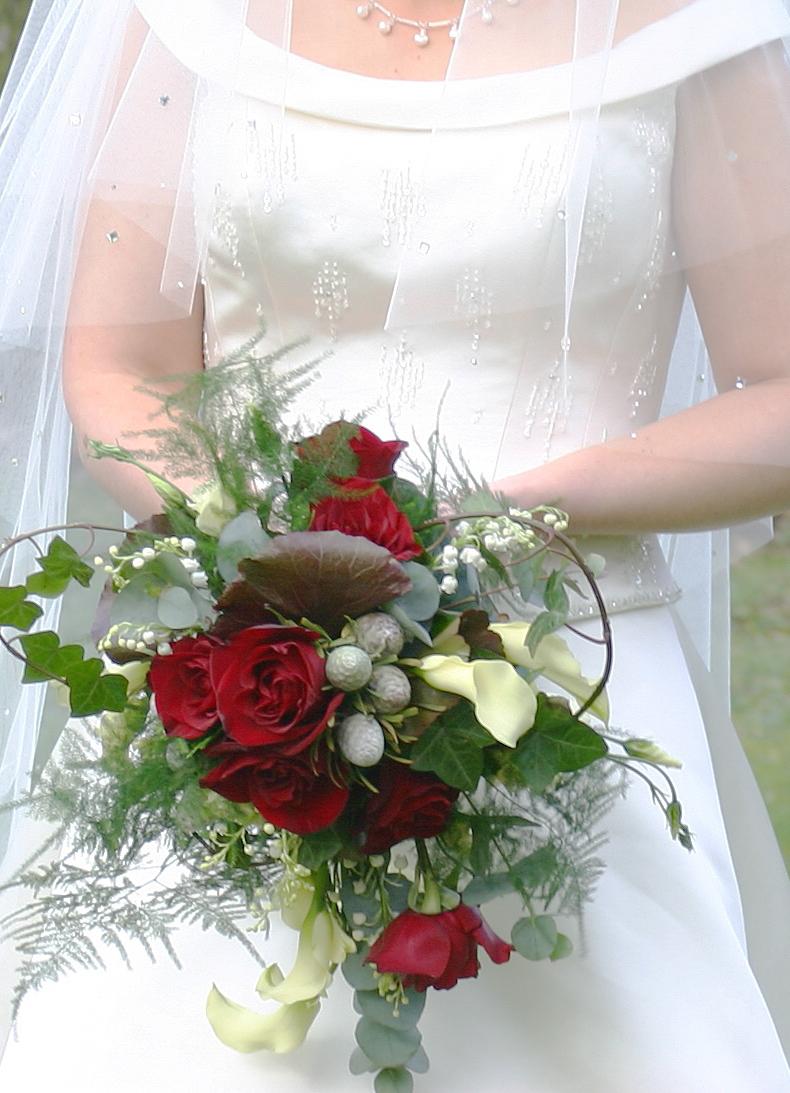 white winter wedding flowers