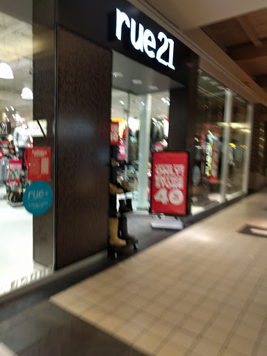 Clothing Store «rue21», reviews and photos, 1532 Spring Hill Ring Rd, West Dundee, IL 60118, USA