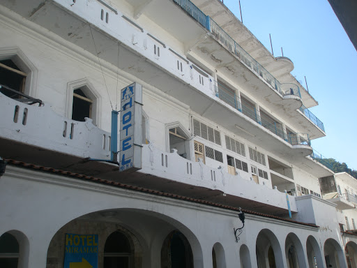 Hotel Miramar, Calle Benito Juárez 122, Centro Histórico, 28200 Manzanillo, Col., México, Hotel en el centro | COL