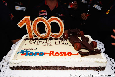 торт Toro Rosso в честь сотого Гран-при на Гран-при Венгрии 2011
