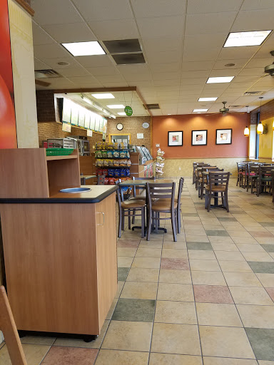 Sandwich Shop «Subway», reviews and photos, 100 Newark Rd, Mt Vernon, OH 43050, USA