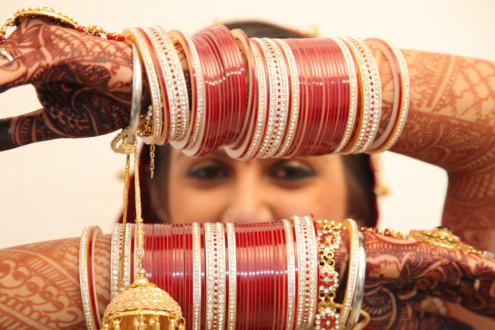 indian wedding groom pose