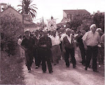 Auroros de Catral en el corazón de la huerta. Años 70. (Biblioteca Municipal de Catral).