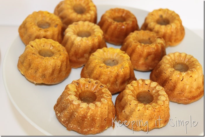 #ad Mini-Applesauce-Apple-Cinnamon-Bundt-Cake-Bar #BakeintheFun (9)