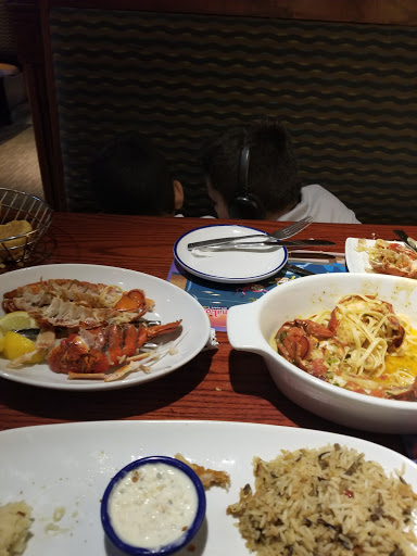 Seafood Restaurant «Red Lobster», reviews and photos, 211 NJ-17, Paramus, NJ 07652, USA