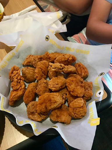 Chicken Wings Restaurant «Buffalo Wild Wings», reviews and photos, 12150 Jefferson Ave, Newport News, VA 23602, USA