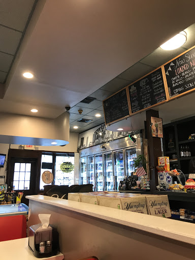 Fast Food Restaurant «Rittenhouse Beer And Deli», reviews and photos, 68 Rittenhouse Pl, Ardmore, PA 19003, USA