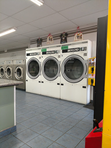 Laundromat «Fluff and Fold Lavanderia», reviews and photos, 5042 Warner Ave, Huntington Beach, CA 92649, USA